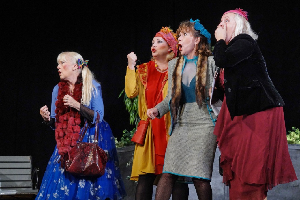 Nejstarší řemeslo. Tragikomedie o ženách, kterým nezbývá než dřít do roztrhání těla