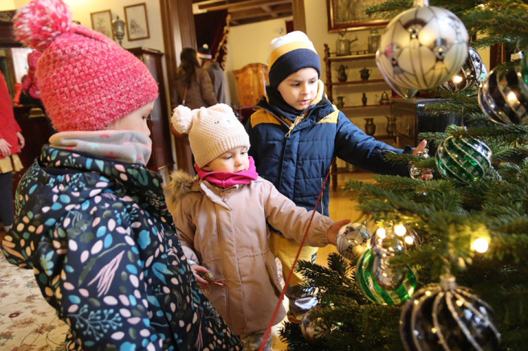 Advent na zámku Lešná nabídne tradice, zábavu i krásu valašské krajky