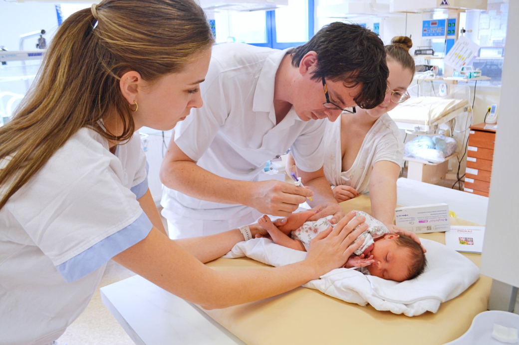 Nemocnice AGEL Valašské Meziříčí nabízí rodičům novou ochranu pro novorozence před závažnými respiračními infekcemi