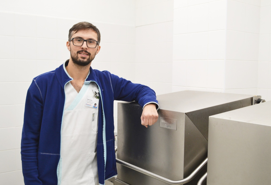 Grilování bez rizik: Odborník z Nemocnice AGEL Valašské Meziříčí radí, jak se vyhnout letním střevním potížím