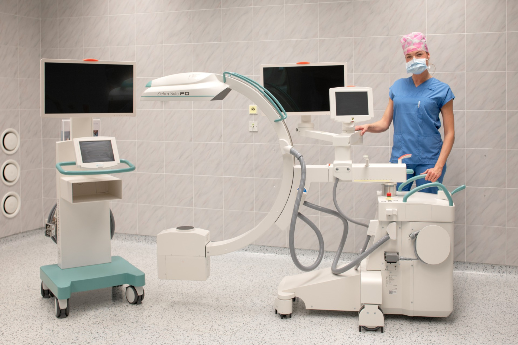 Chirurgové Nemocnice AGEL Valašské Meziříčí využívají na operačních sálech nové C rameno
