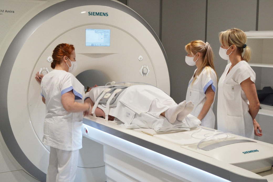 Magnetická rezonance v Nemocnici AGEL Valašské Meziříčí slaví 5 let. Provedeno bylo více než 21 500 vyšetření