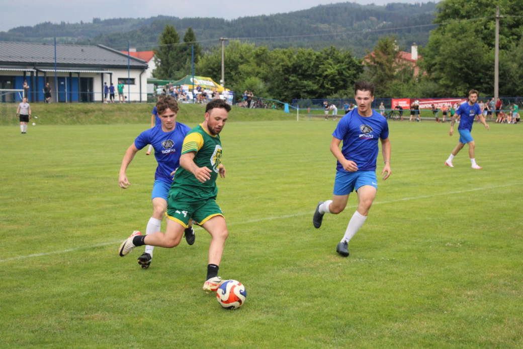 Legendární valašské derby ožije na fotbalovém trávníku. Bobři a Vsetín změří síly v Podlesí