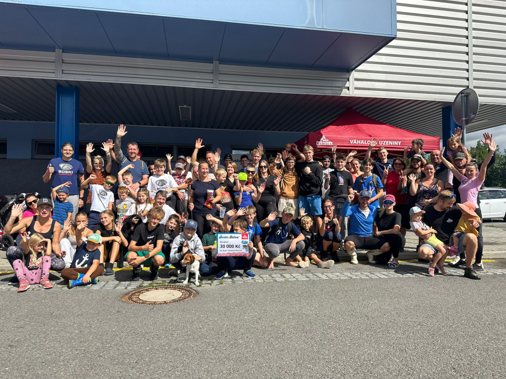 Hokejový klub HC Bobři Valašské Meziříčí spojil síly s partnerem Váhala a spol. Společně vyčistili břehy řeky Bečvy