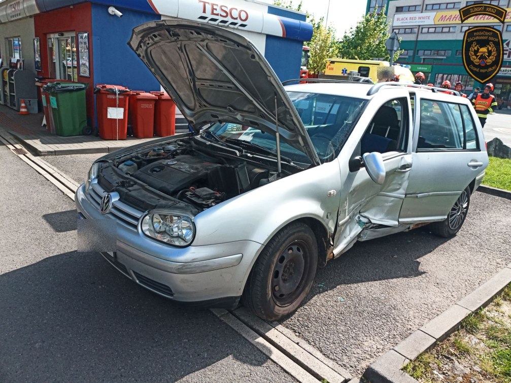 Nehoda na parkovišti si vyžádala pět zraněných 