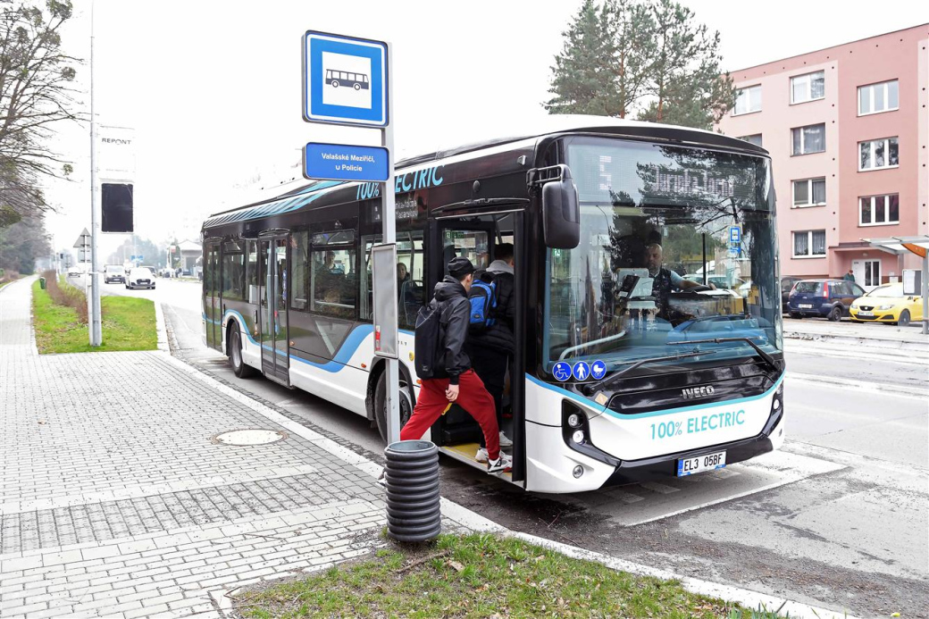 MHD ve Valmezu testuje nový elektrobus
