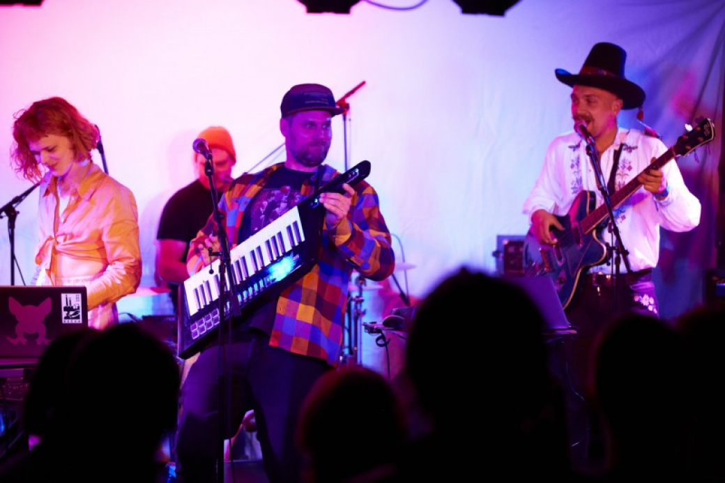 Psychedelický pop z Ostravy a nová vlna z Valmezu aneb Moře dní a Koně a prase