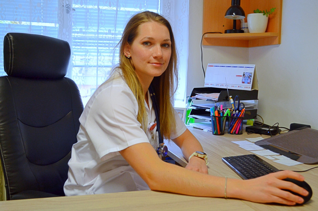 Mladá lékařka našla práci v Nemocnici AGEL Valašské Meziříčí díky veletrhu AGEL JOB