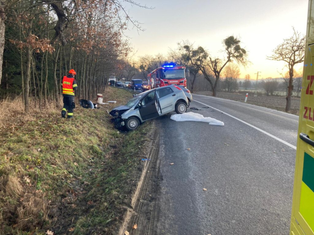 Záchranáře zaměstnaly ranní dopravní nehody