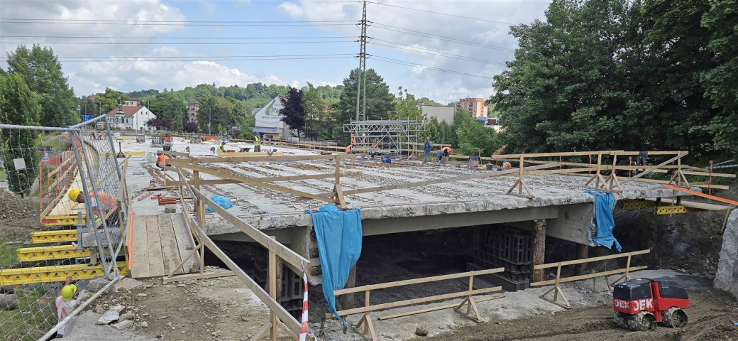Valmez upravil hlukovou vyhlášku. Oprava mostu bude probíhat i o víkendech
