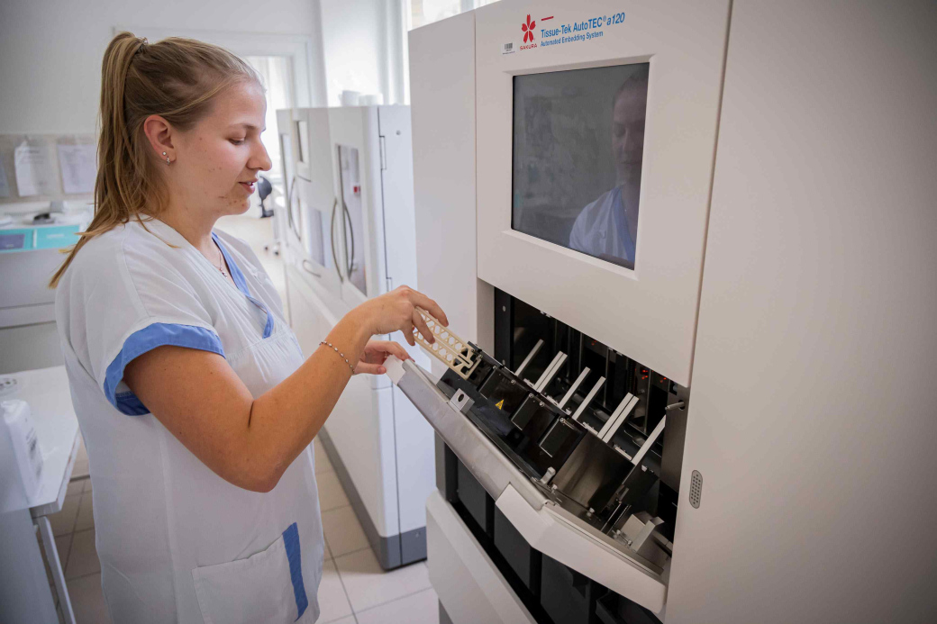 Nové přístroje na oddělení patologie KNTB jsou revoluční změnou k lepšímu