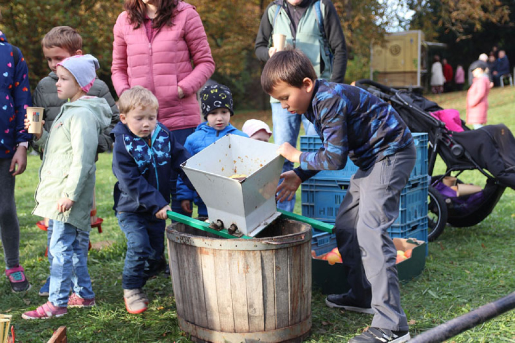 Zámecké moštování v Lešné nabídne zábavu, tradice i zajímavé poznání