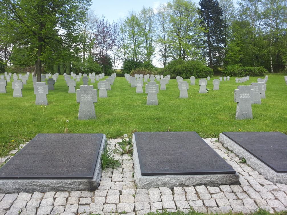 Kraj vede evidenci válečných hrobů a pietních míst. Je jich více než 1 300