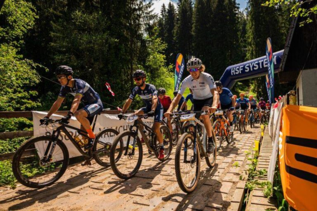 Bike Valachy Tour se stěhuje z Velkých Karlovic na Bílou. Závodníky zavede i na Slovensko