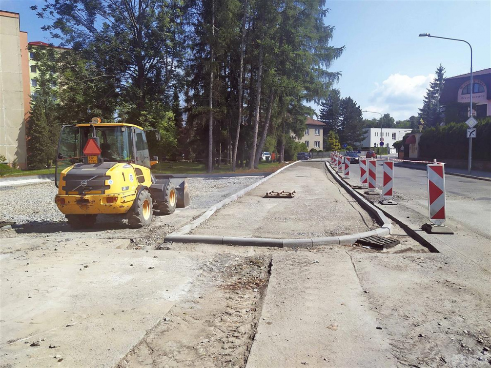 Valašskomeziříčská radnice rozšiřuje cyklochodník a parkoviště v ulici Žerotínova