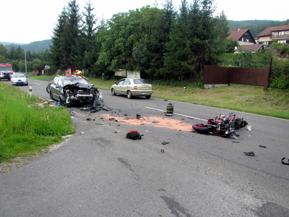Řidič motocyklu nehodu v Horní Bečvě nepřežil