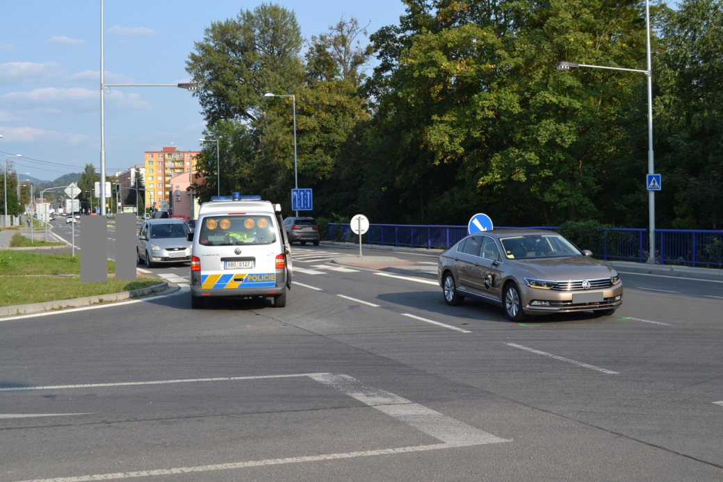 Řidič srazil seniorku a ujel. Policie hledá svědky 