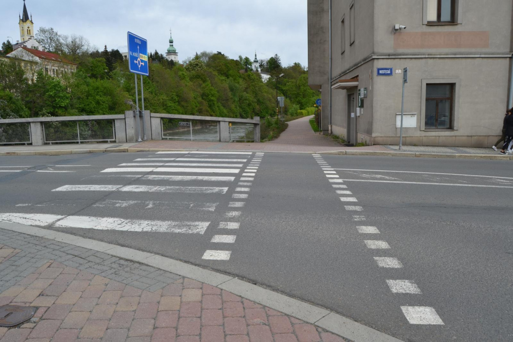 Policisté hledají malého cyklistu, kterého srazilo auto