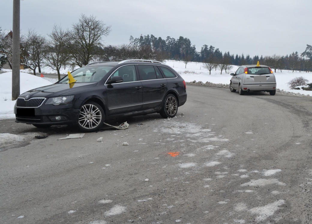 Řidič narazil do protijedoucího auta. Po nehodě nadýchal 3,53 promile 