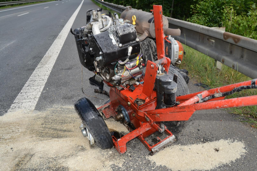 Řidička sejmula pracujícího silničáře