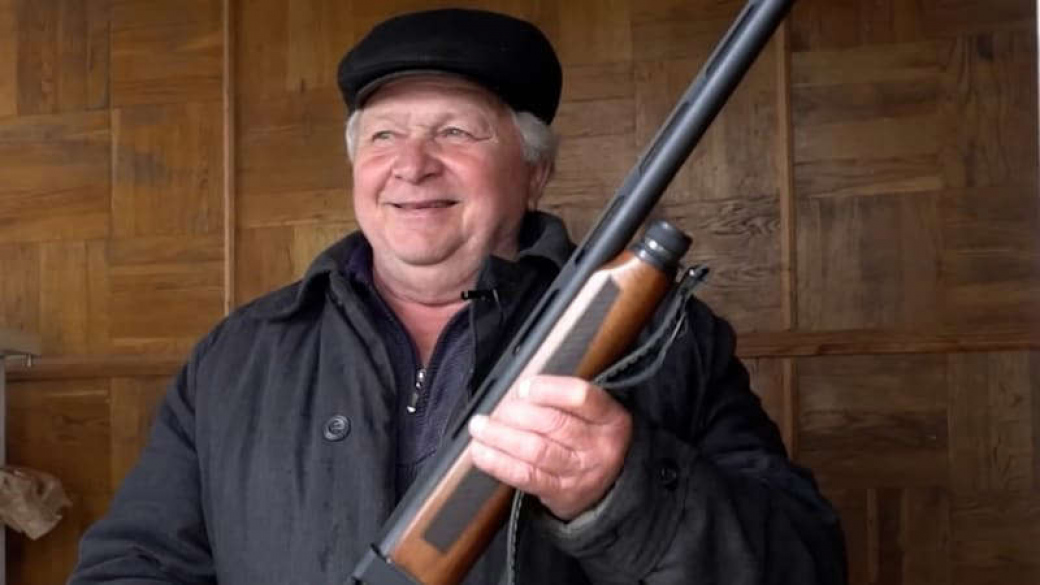Ukrajinský důchodce sestřelil puškou ruskou stíhačku jako kachnu