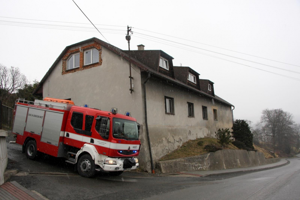 Při likvidaci požáru nalezli hasiči mrtvého muže