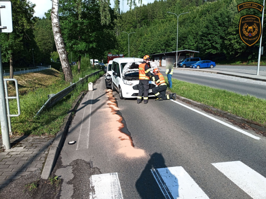 Hasiči zasahovali v pondělí u několika dopravních nehod