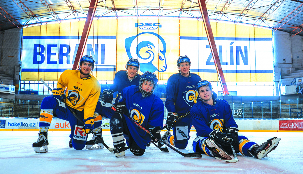 Setkání plné emocí: Hráči Zlína vzali do týmu malého hokejistu Lukáše z dětského domova  