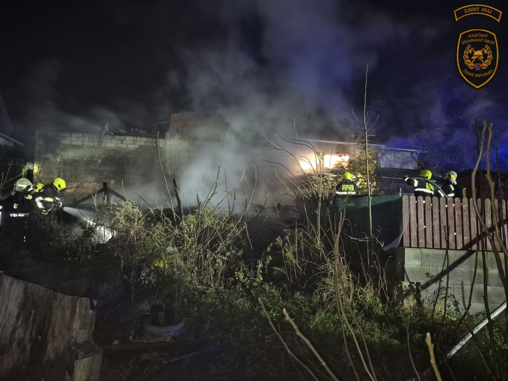 V Kelči hořel hospodářský objekt