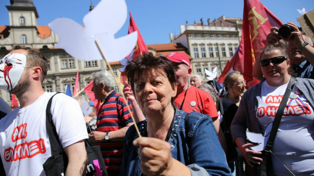 Nebezpečná lůza pochodovala k Hradu. Přejí si rok 1948