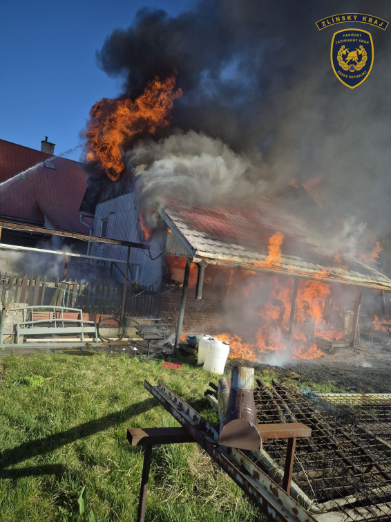 V Leskovci hořel dům