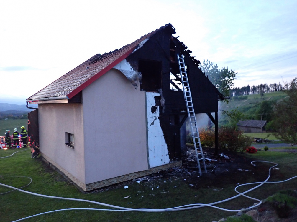 Požár rodinného domu v Loučce