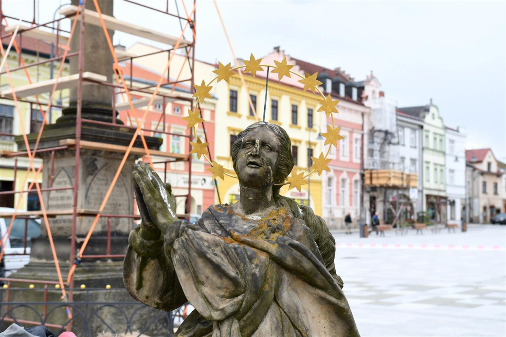 Mariánský sloup na meziříčském náměstí je v péči restaurátorů