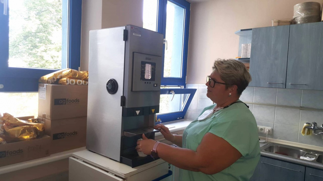 Oddělení následné péče v Nemocnici AGEL Valašské Meziříčí má pro své pacienty nové automatické výrobníky nápojů