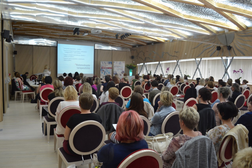 Specialisté na zažívací trakt míří pod Radhošť. Nemocnice AGEL Valašské Meziříčí pořádá odbornou konferenci Rožnovský gastroenterologický den