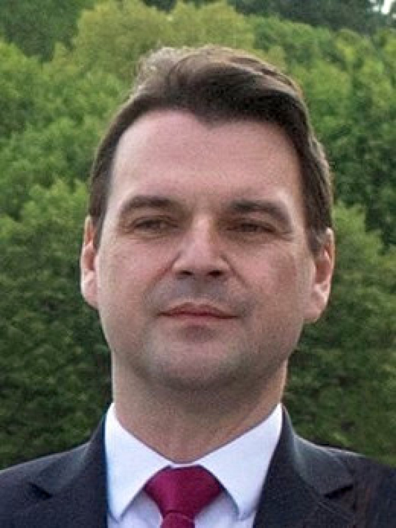 Král buranů Petr Macinka musí okamžitě skončit. Babiš se šel schovat