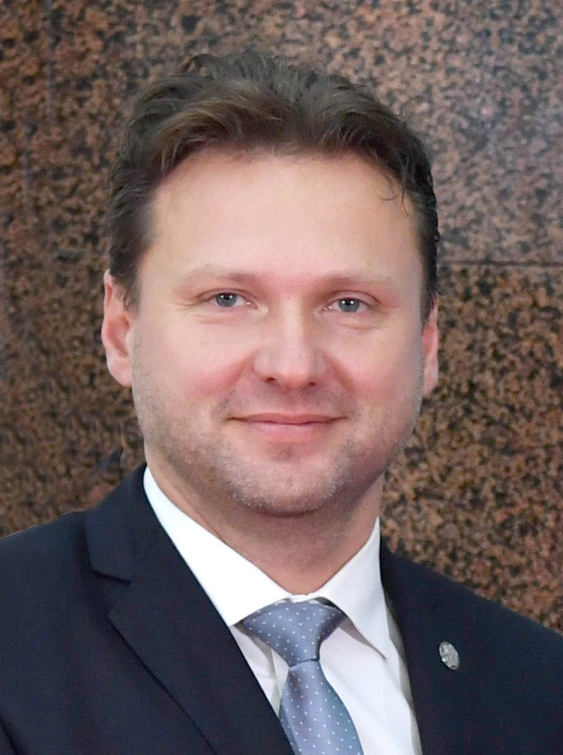 Bludný kruh. Radek Vondráček by měl skrývat, že není chytrý, ale nedělá to, protože není chytrý