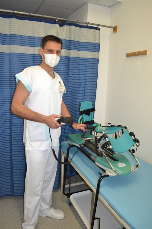 Rehabilitační novinka v Nemocnici AGEL Valašské Meziříčí v podobě motodlahy zkracuje léčbu dolních končetin