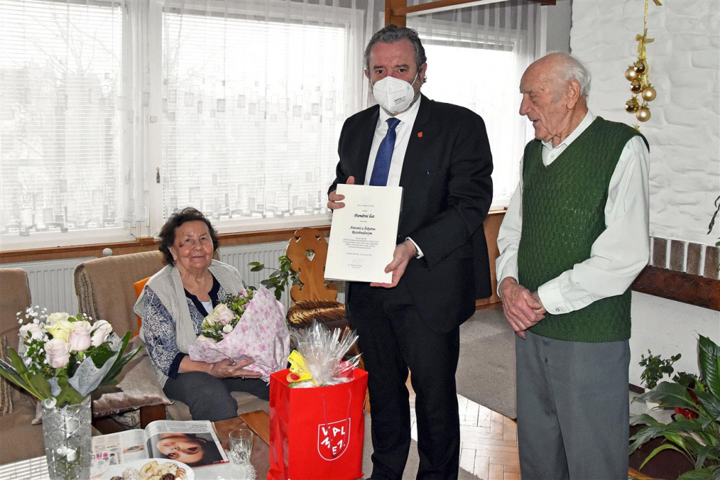 Manželé Rozehnalovi oslavili platinovou svatbu