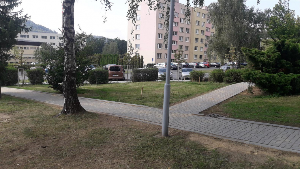 Město dokončilo opravu chodníku na ulici Svazarmovská