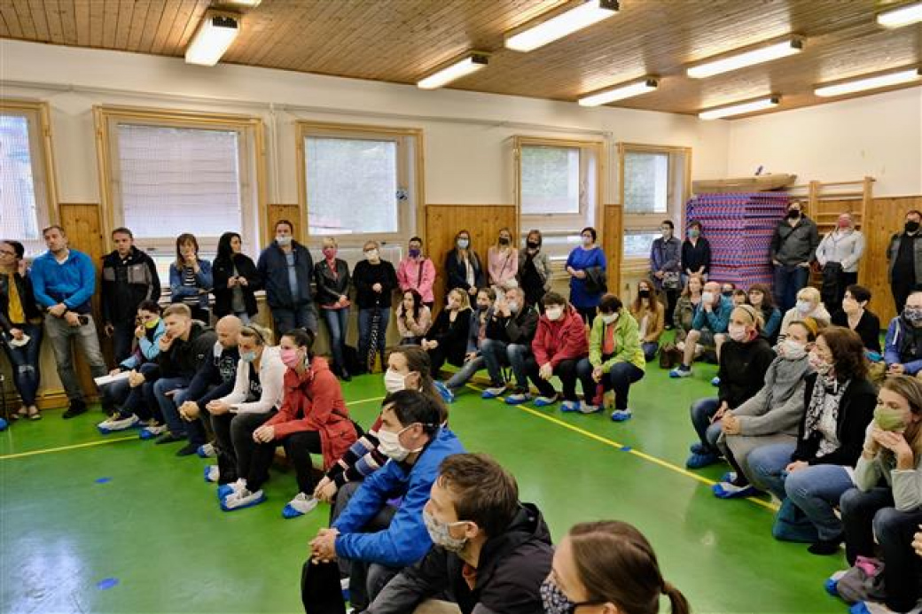 Vedení města se sešlo s rodiči žáků ZŠ Záhumení
