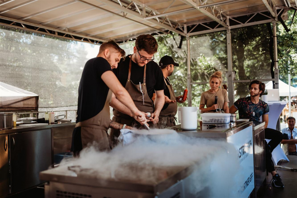 Nový koncept pětidenního Garden Food Festivalu se líbil. Jídlem žilo celé město