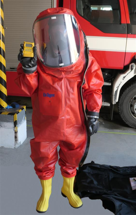 Rožnovští hasiči mají nové plynotěsné a protichemické obleky