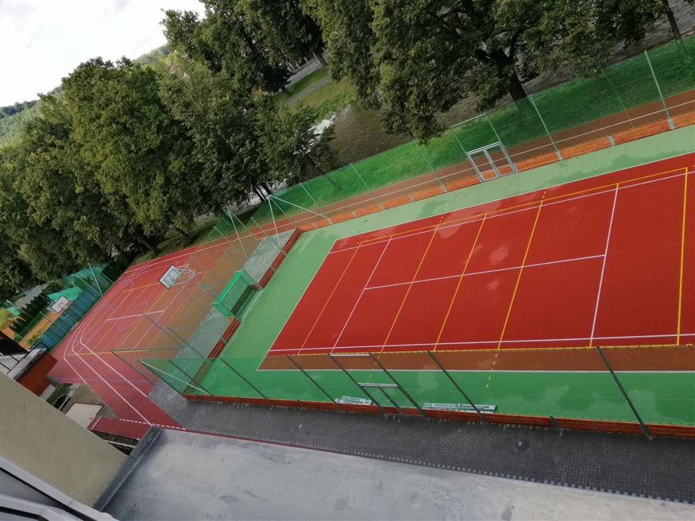 Město vybudovalo nové víceúčelové sportovní hřiště za 6,6 milionu