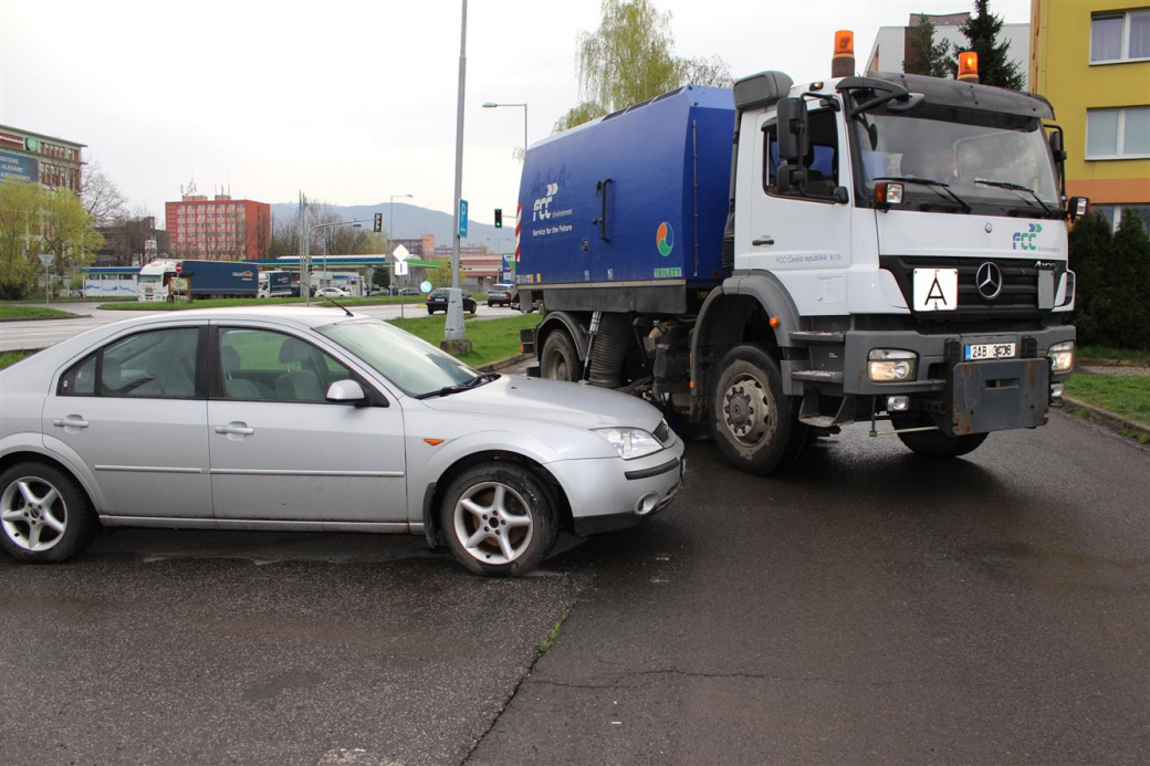 Očistu města opět komplikují neukáznění řidiči