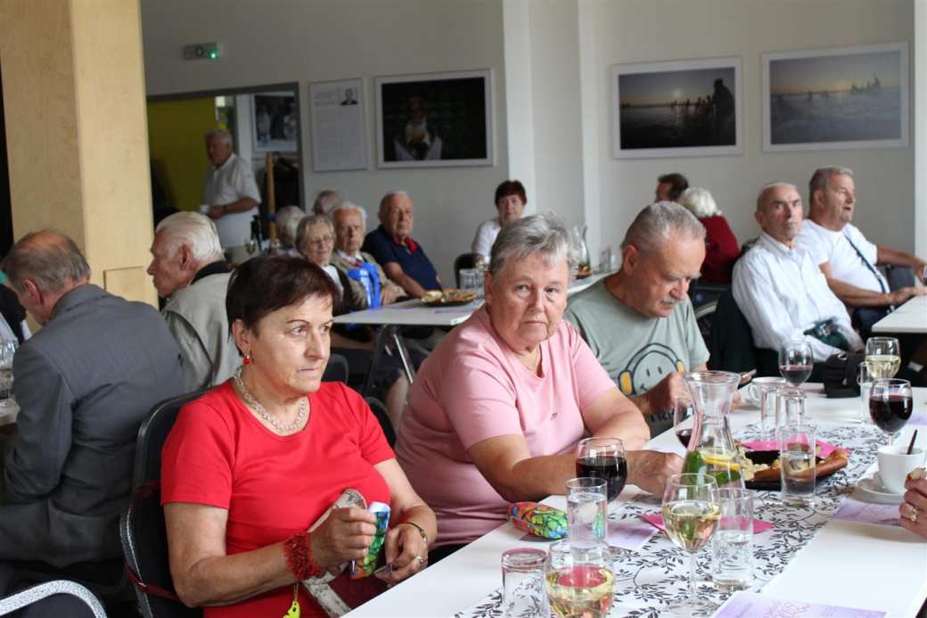 Setkání jubilantů proběhlo v příjemné atmosféře 