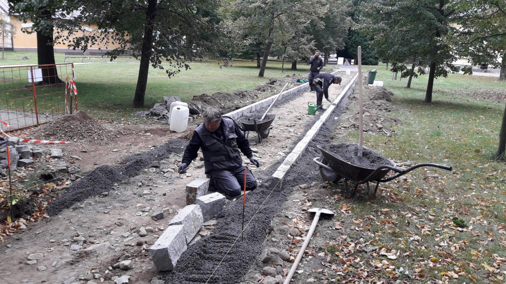 Rožnov dokončil první etapu oprav v parku
