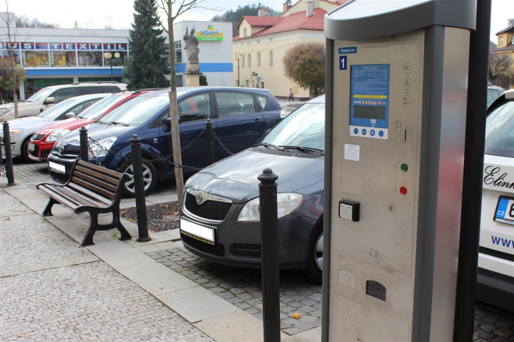 Parkování v centru Rožnova jde zaplatit i kartou