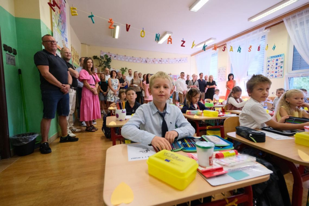 První zvonění, nové začátky. V Rožnově usedlo do lavic 183 prvňáčků