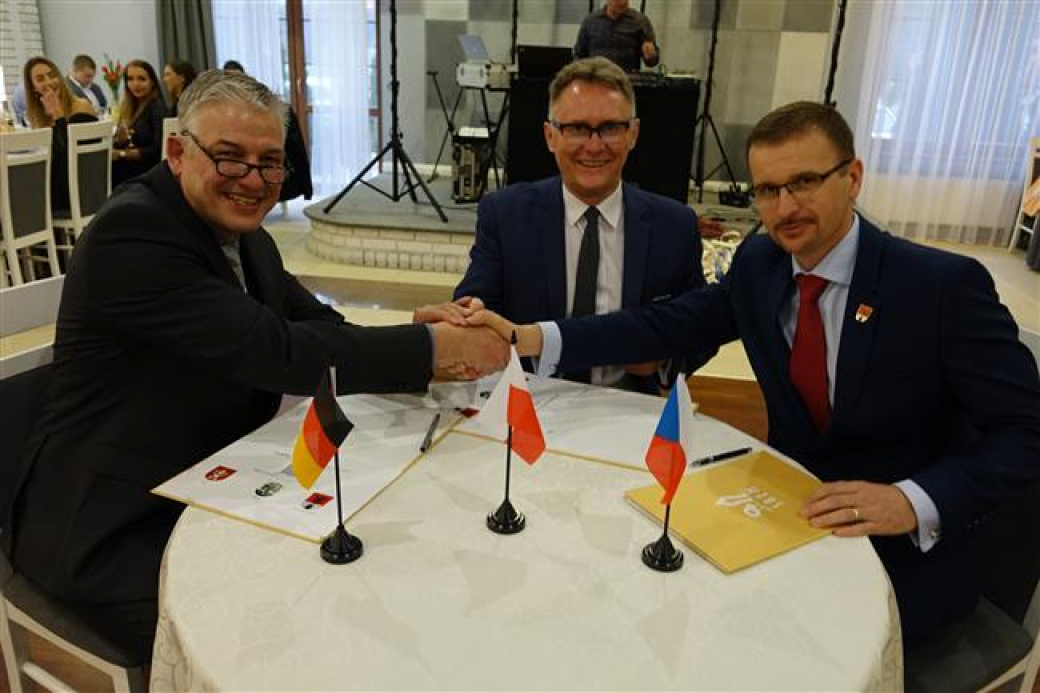 Program spolupráce se Śremem a Bergenem podepsán